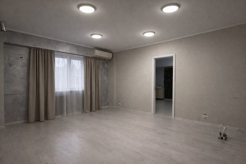 Splaiul Unirii, stradal, 3 camere decomandat, 80 mp, langa Camera de Comert.
