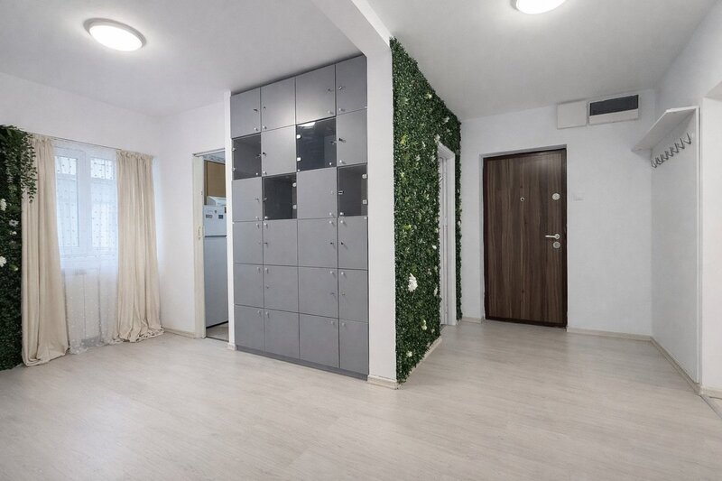 Splaiul Unirii, stradal, 3 camere decomandat, 80 mp, langa Camera de Comert.