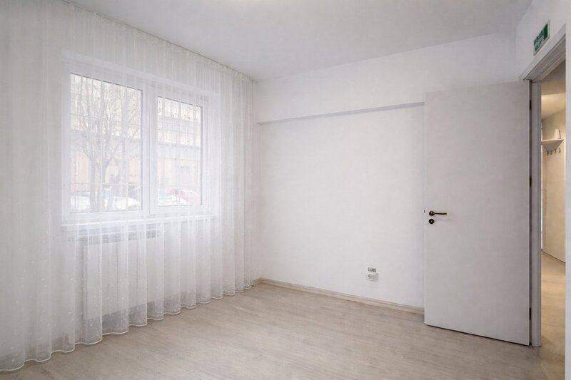 Splaiul Unirii, stradal, 3 camere decomandat, 80 mp, langa Camera de Comert.