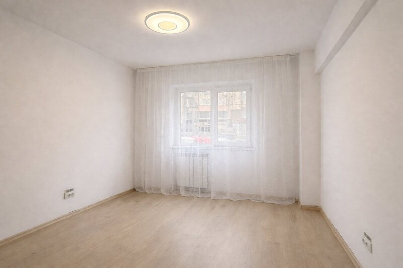 Splaiul Unirii, stradal, 3 camere decomandat, 80 mp, langa Camera de Comert.