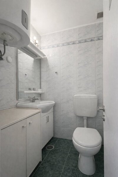 Splaiul Unirii, stradal, 3 camere decomandat, 80 mp, langa Camera de Comert.