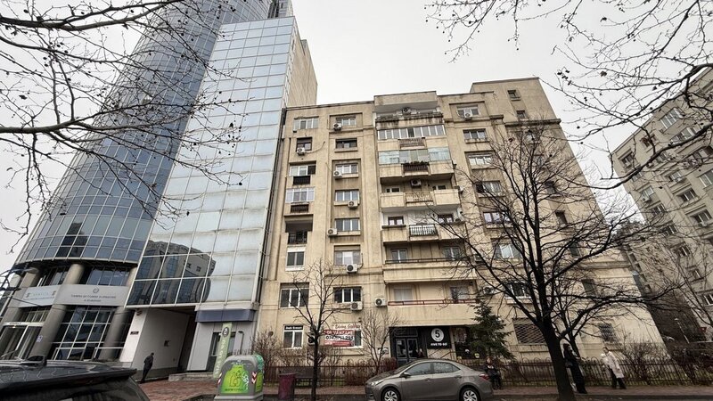 Splaiul Unirii, stradal, 3 camere decomandat, 80 mp, langa Camera de Comert.