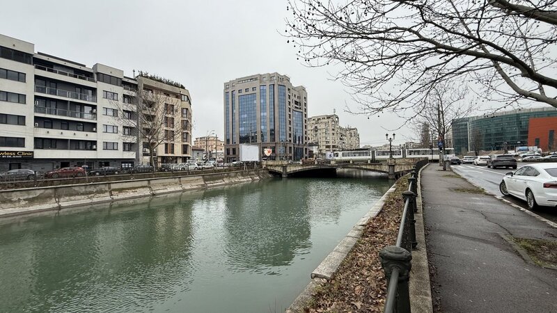 Splaiul Unirii, stradal, 3 camere decomandat, 80 mp, langa Camera de Comert.